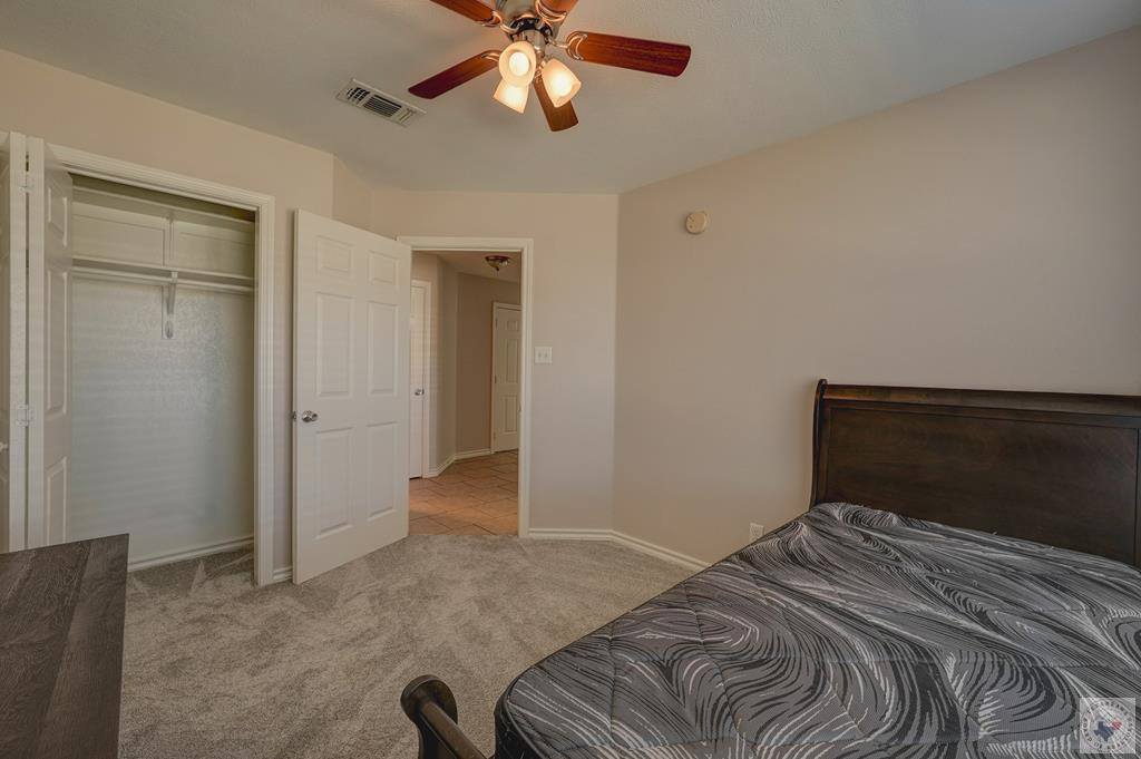 517 Northwest Dr, Wake Village, TX 75501