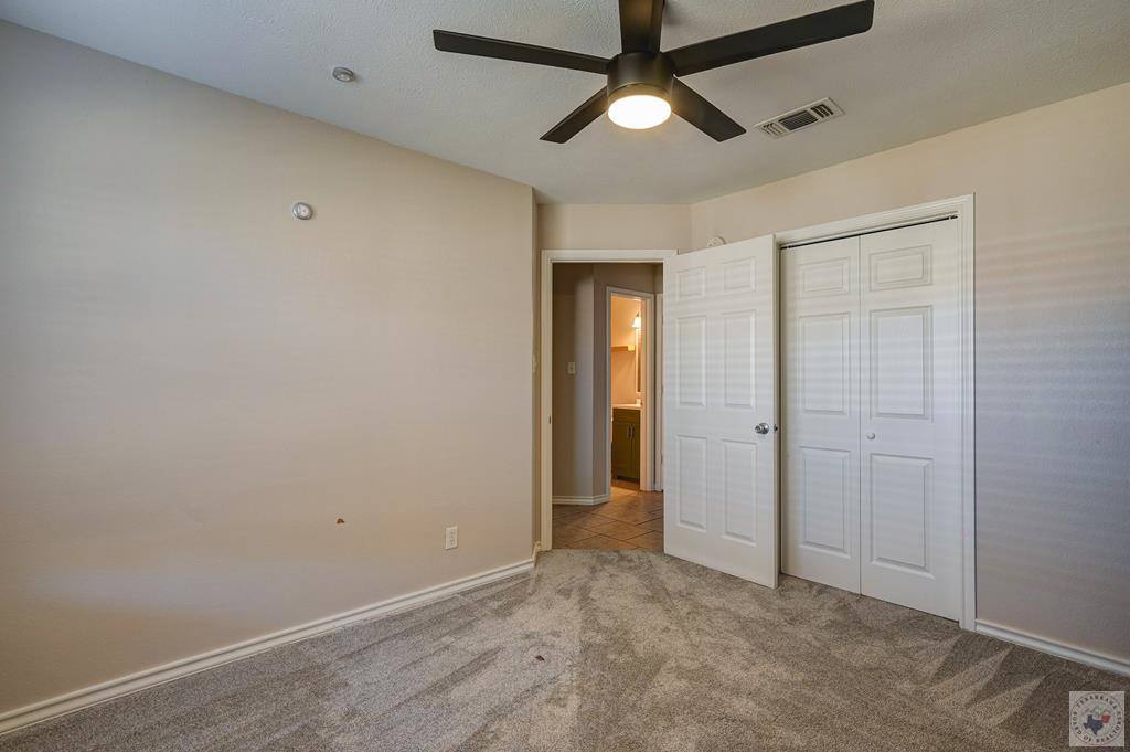 517 Northwest Dr, Wake Village, TX 75501