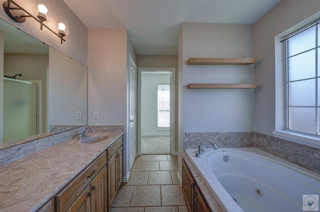 517 Northwest Dr, Wake Village, TX 75501