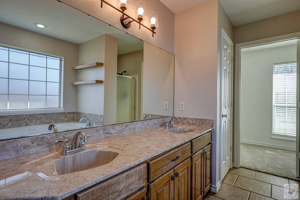 517 Northwest Dr, Wake Village, TX 75501