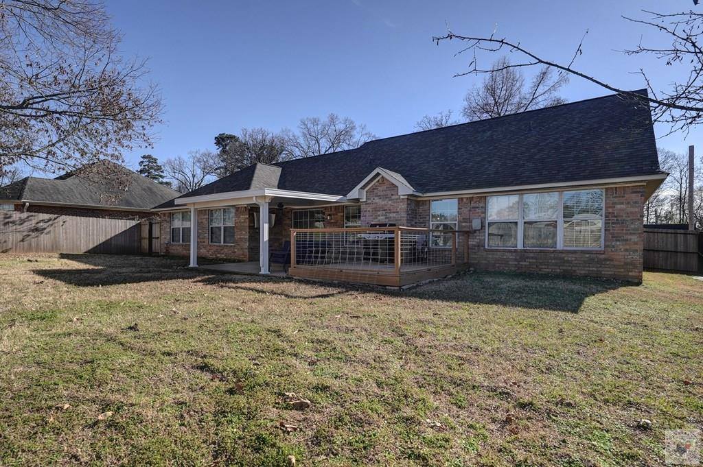 517 Northwest Dr, Wake Village, TX 75501