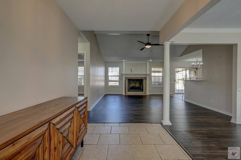 517 Northwest Dr, Wake Village, TX 75501