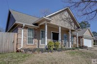 517 Northwest Dr, Wake Village, TX 75501