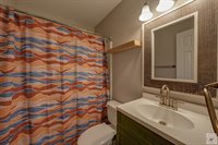 517 Northwest Dr, Wake Village, TX 75501