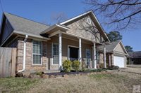 517 Northwest Dr, Wake Village, TX 75501