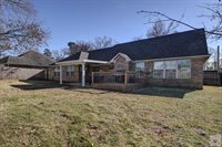 517 Northwest Dr, Wake Village, TX 75501
