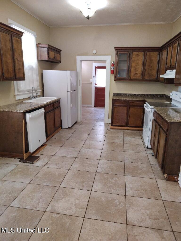 221 East Center Street, Canton, MS 39046