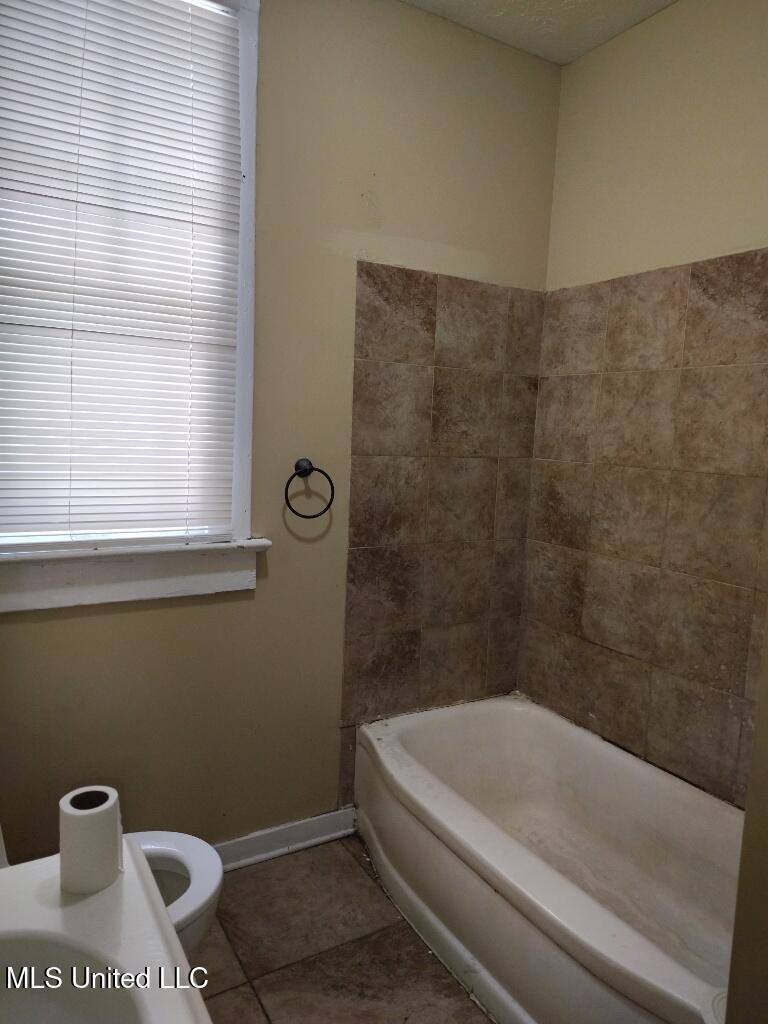 221 East Center Street, Canton, MS 39046