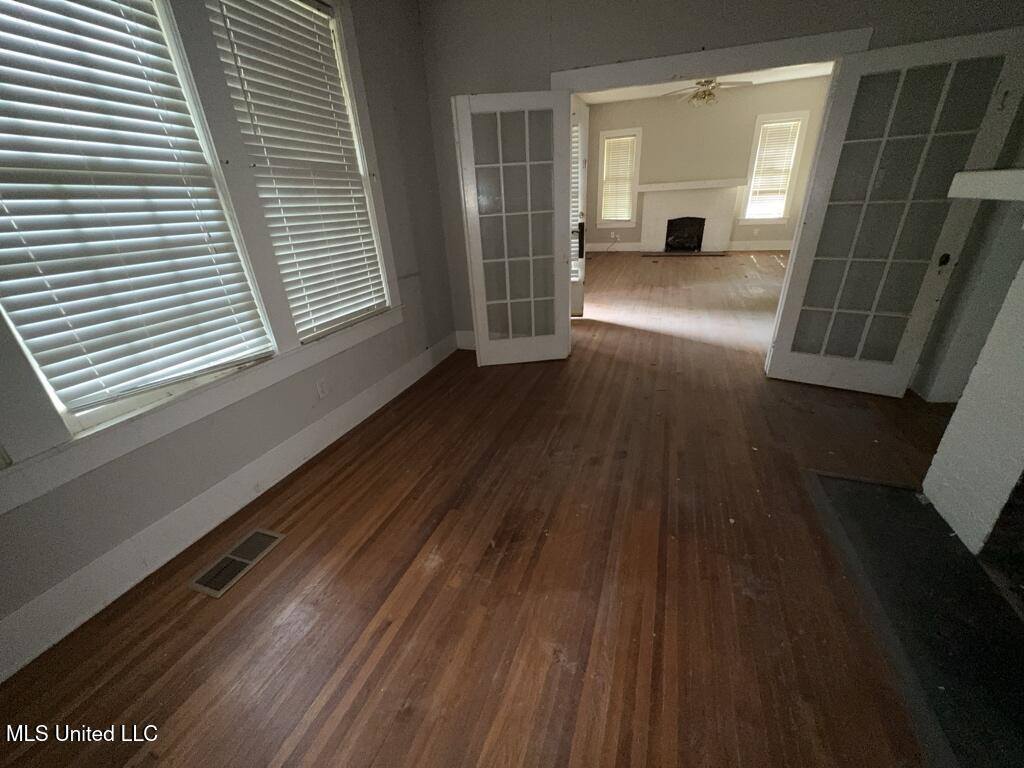 217 East Center Street, Canton, MS 39046