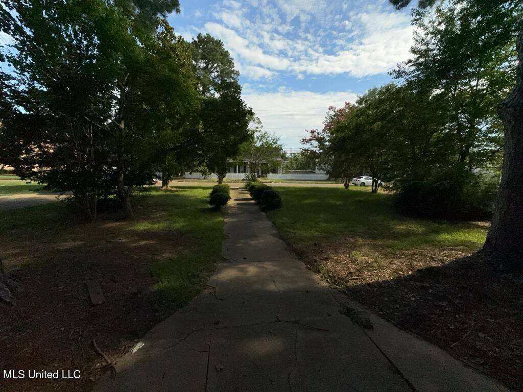 217 East Center Street, Canton, MS 39046