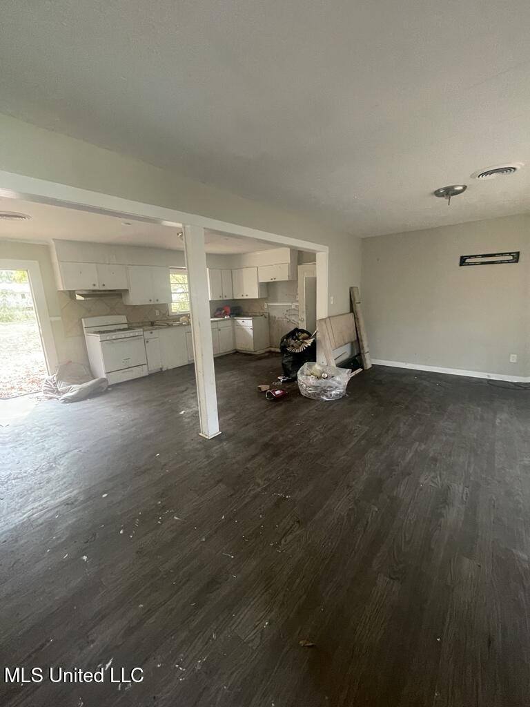 1043 Deryll Street, Jackson, MS 39212