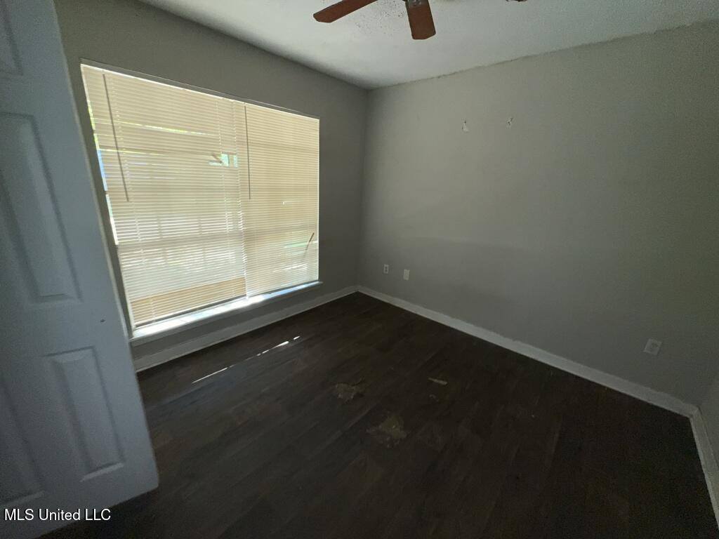 946 North Valley Falls Road, Jackson, MS 39212