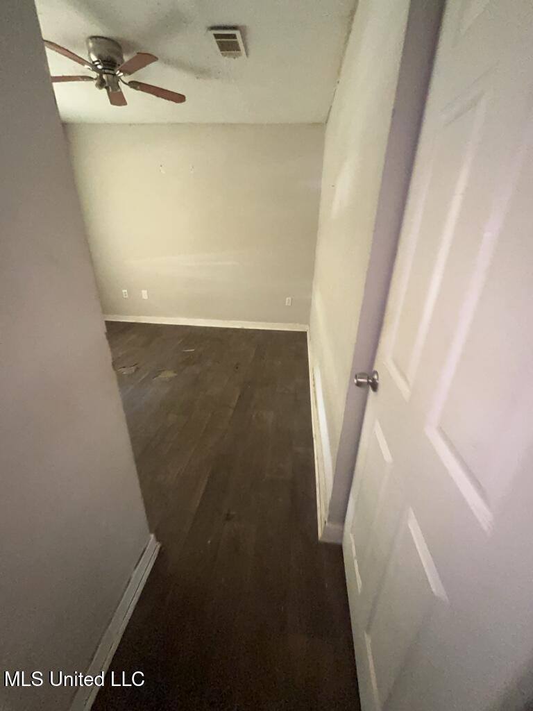 946 North Valley Falls Road, Jackson, MS 39212