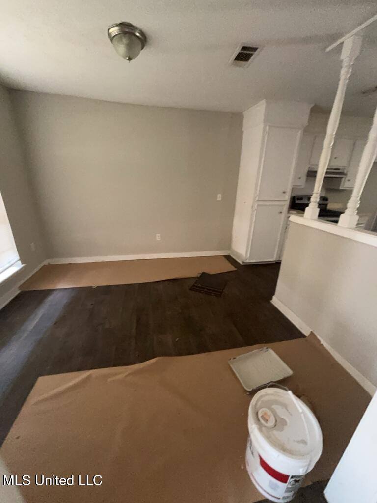 946 North Valley Falls Road, Jackson, MS 39212