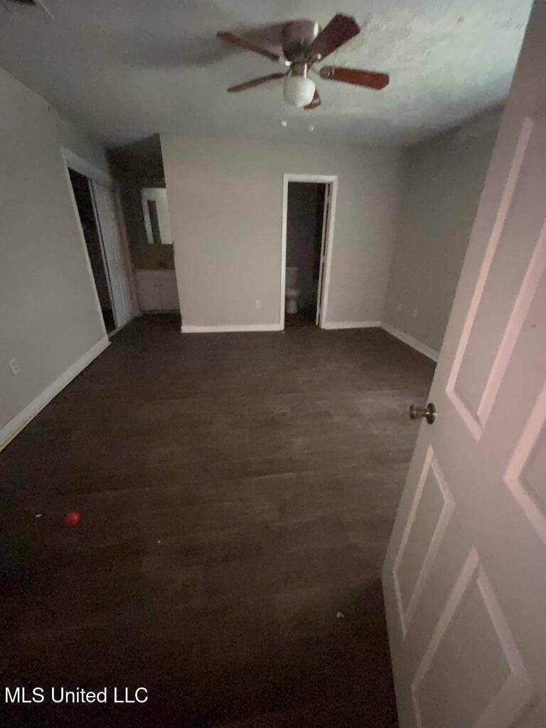 946 North Valley Falls Road, Jackson, MS 39212