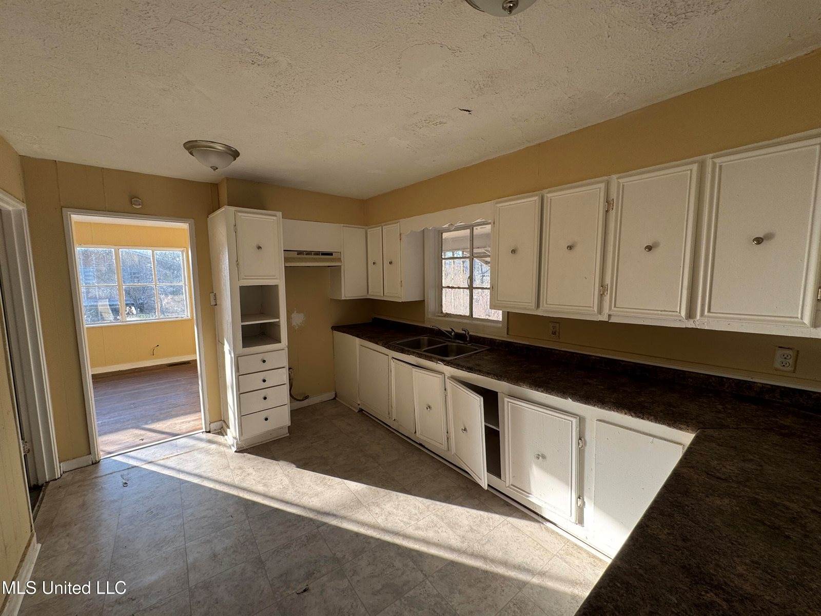 2862 Oak Forest Drive, Jackson, MS 39212