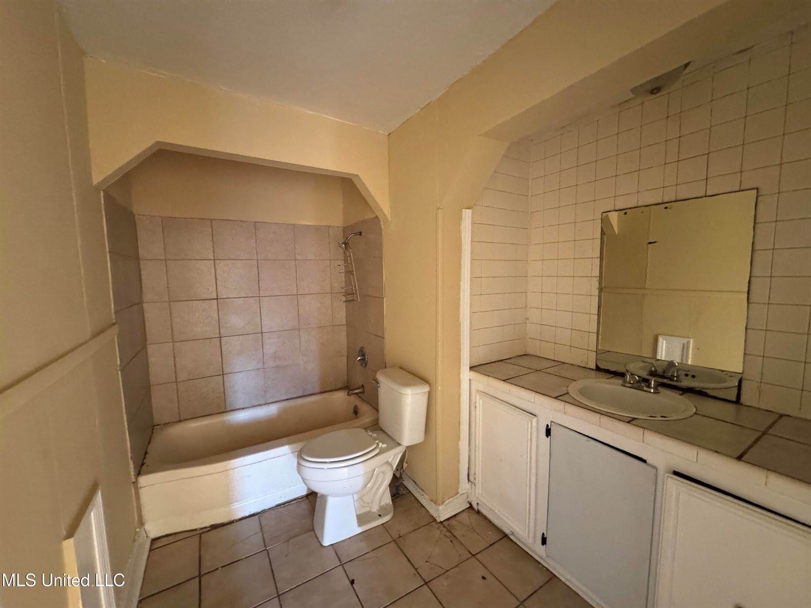 2862 Oak Forest Drive, Jackson, MS 39212