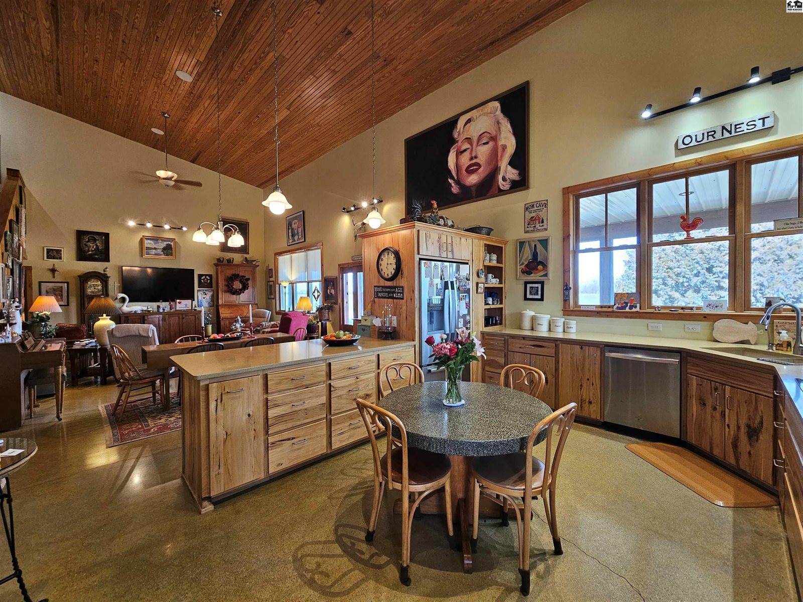 2887 Palomino Trl, Lindsborg, KS 67456