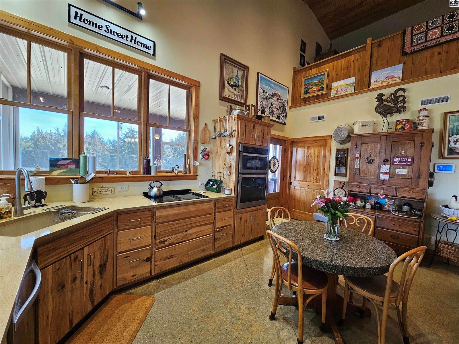 2887 Palomino Trl, Lindsborg, KS 67456