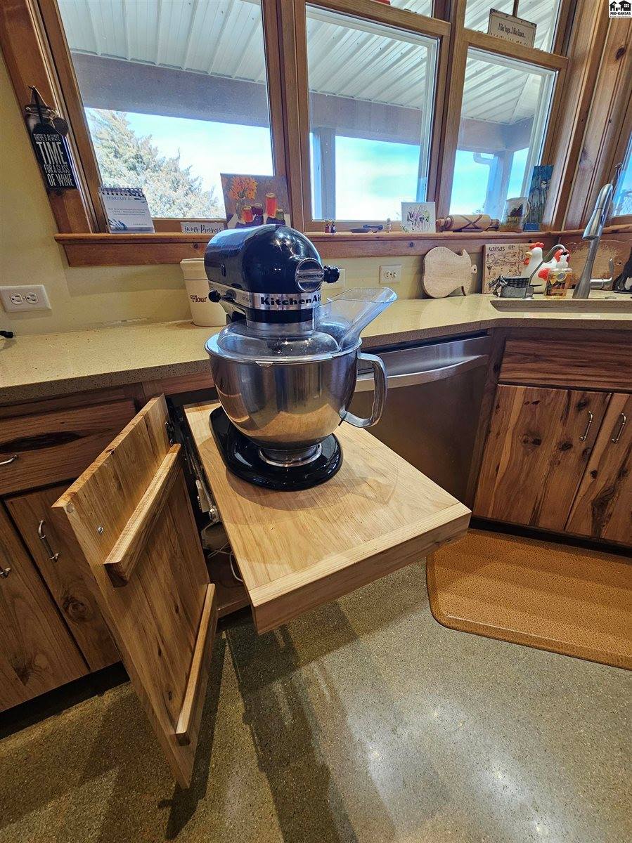 2887 Palomino Trl, Lindsborg, KS 67456