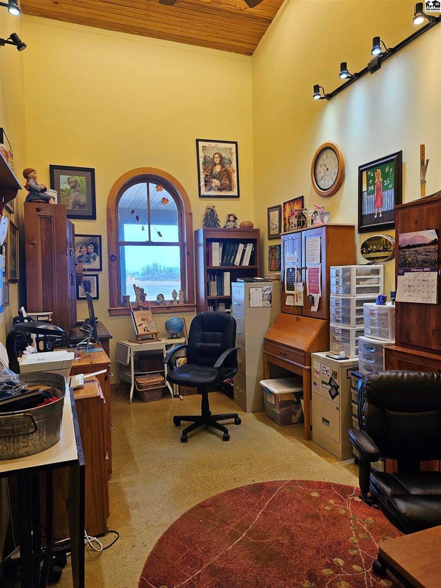 2887 Palomino Trl, Lindsborg, KS 67456