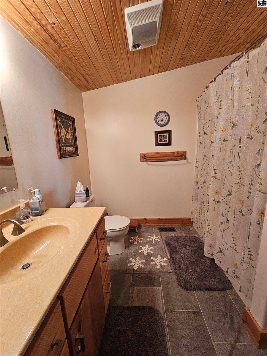 2887 Palomino Trl, Lindsborg, KS 67456