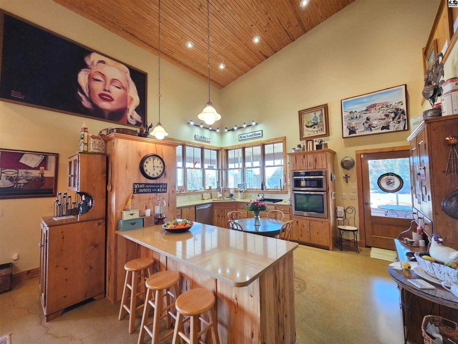 2887 Palomino Trl, Lindsborg, KS 67456