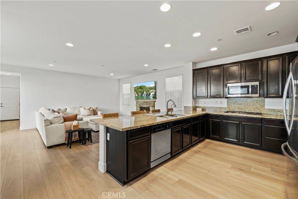 28384 Vista Del Rio, Valencia, CA 91354