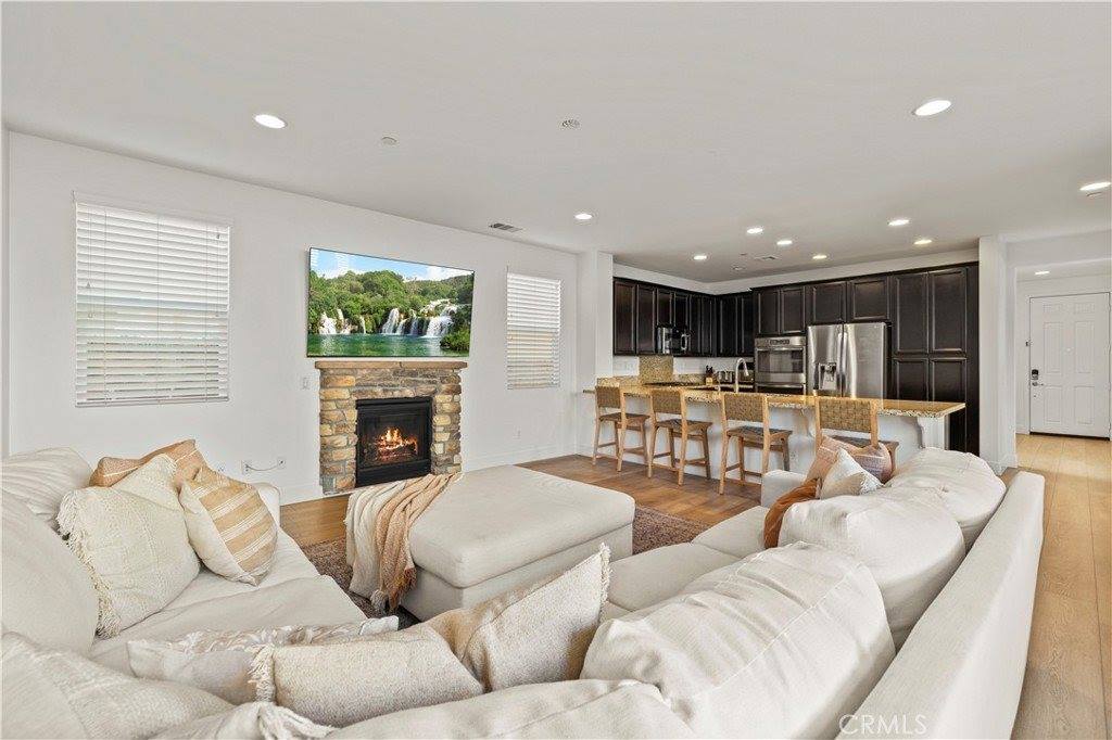 28384 Vista Del Rio, Valencia, CA 91354