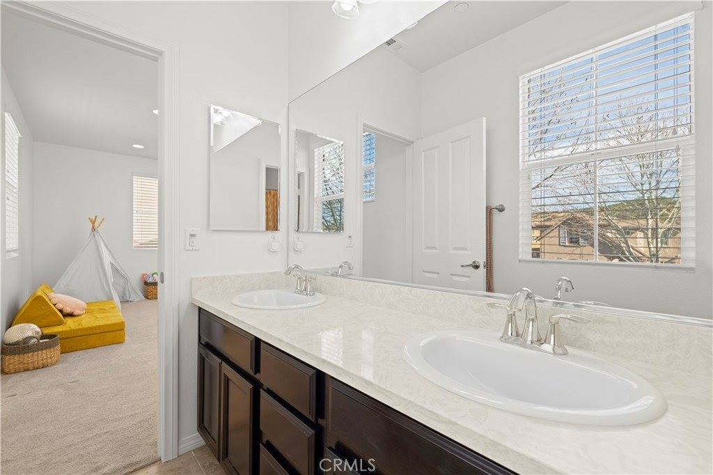 28384 Vista Del Rio, Valencia, CA 91354