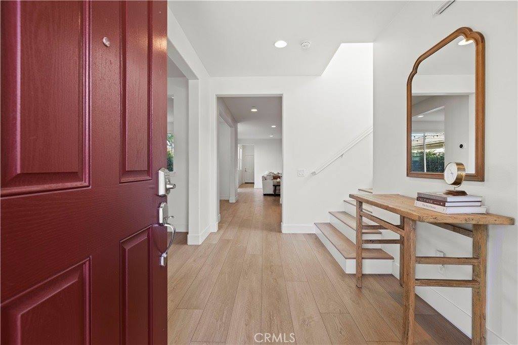 28384 Vista Del Rio, Valencia, CA 91354