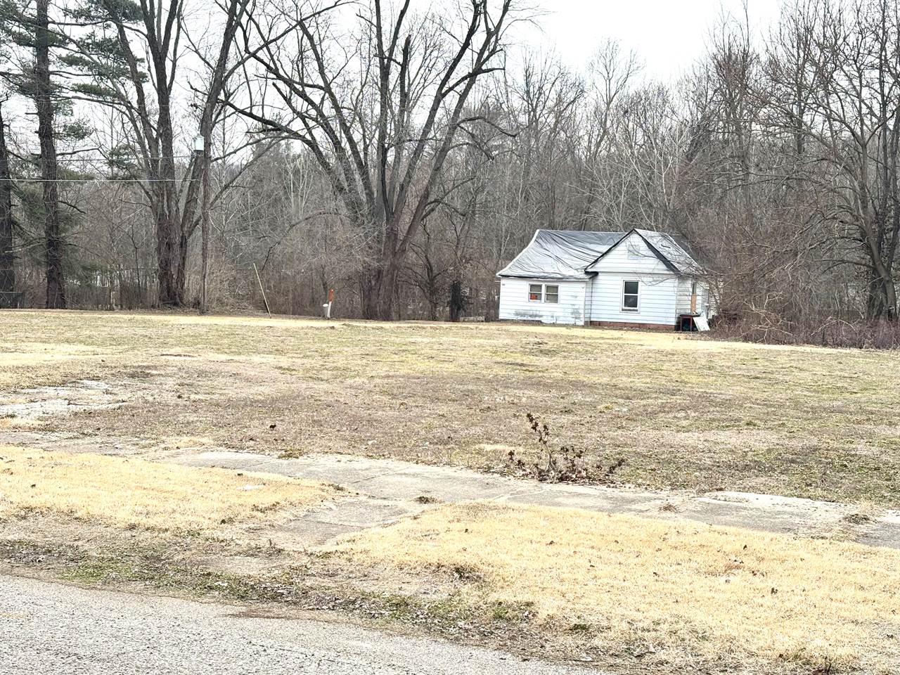 532 N 10th St, Clinton, IN 47842