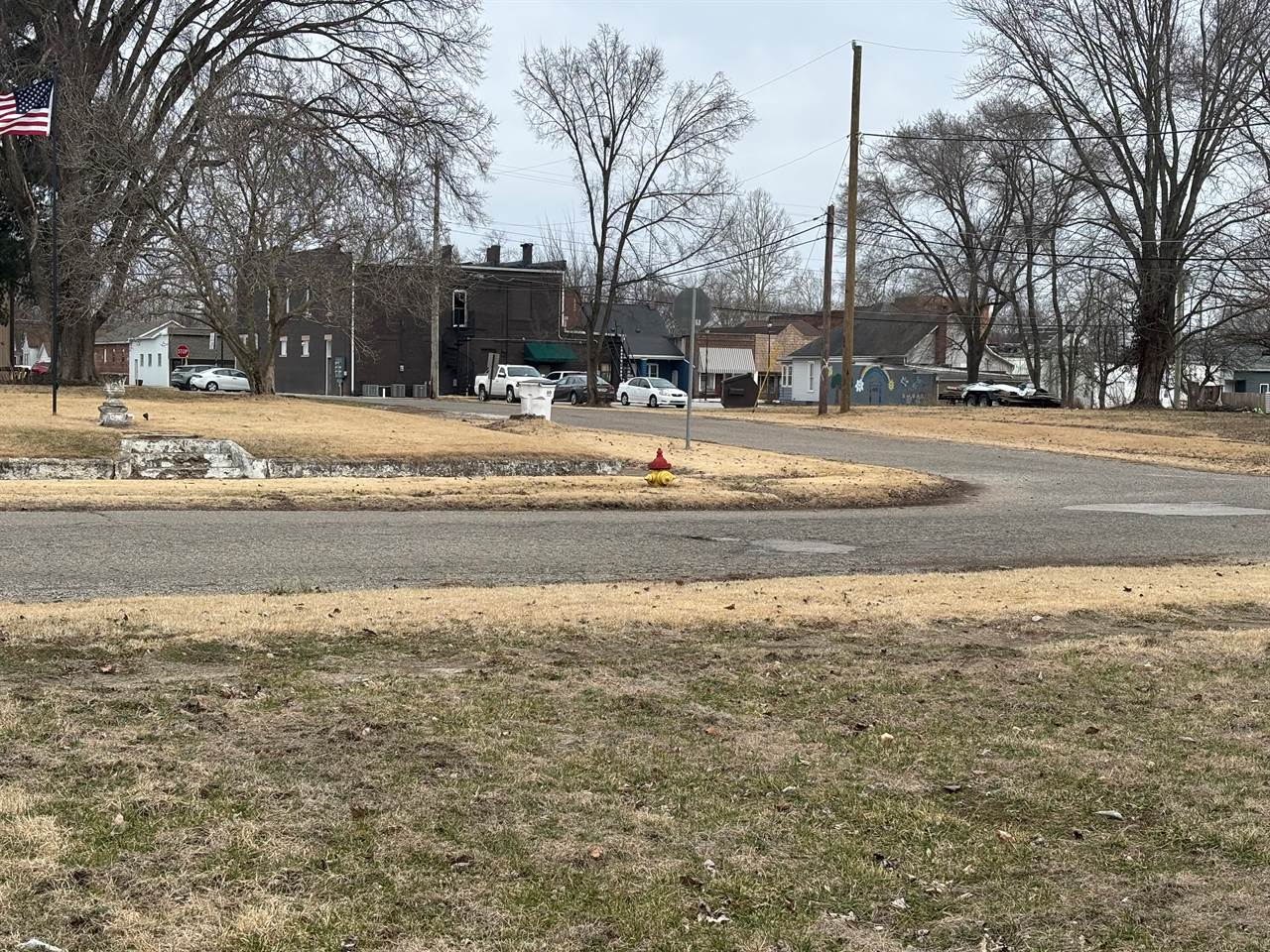 532 N 10th St, Clinton, IN 47842