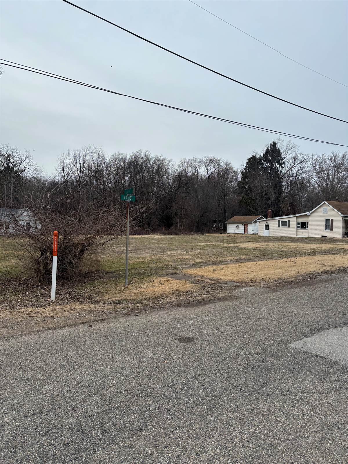 532 N 10th St, Clinton, IN 47842