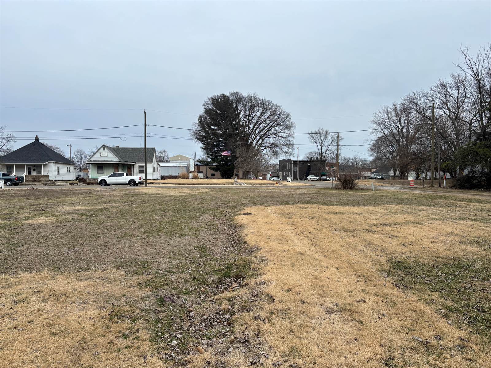 532 N 10th St, Clinton, IN 47842