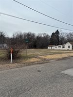 532 N 10th St, Clinton, IN 47842