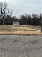 532 N 10th St, Clinton, IN 47842