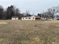 532 N 10th St, Clinton, IN 47842