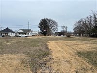 532 N 10th St, Clinton, IN 47842