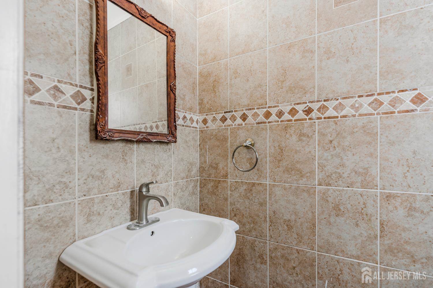 325 Colonia Boulevard, Colonia, NJ 07067