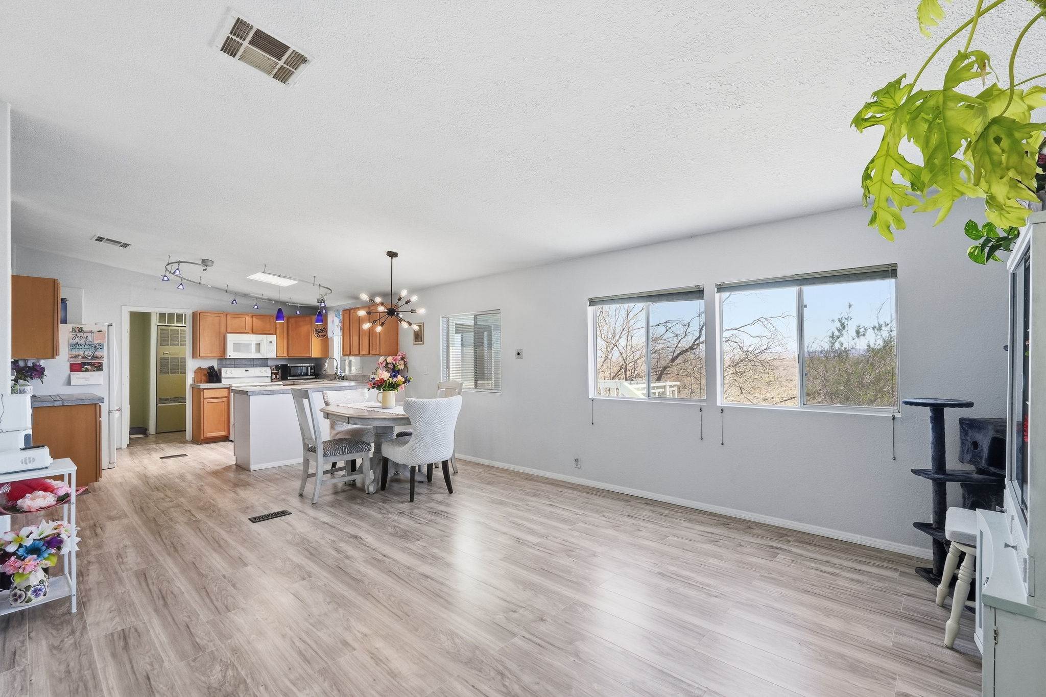 816 N Ridgeview Place, Huachuca City, AZ 85616