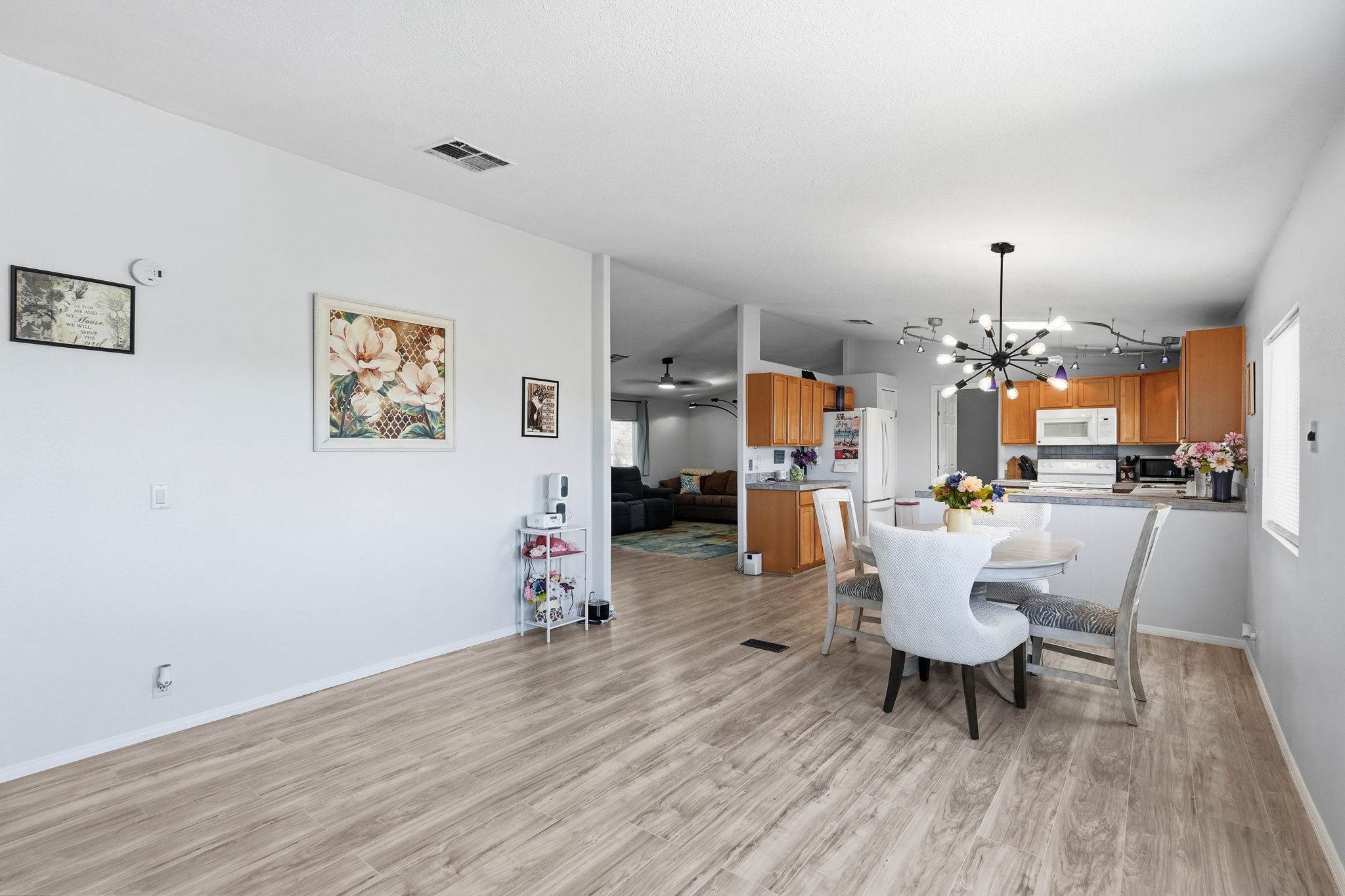 816 N Ridgeview Place, Huachuca City, AZ 85616