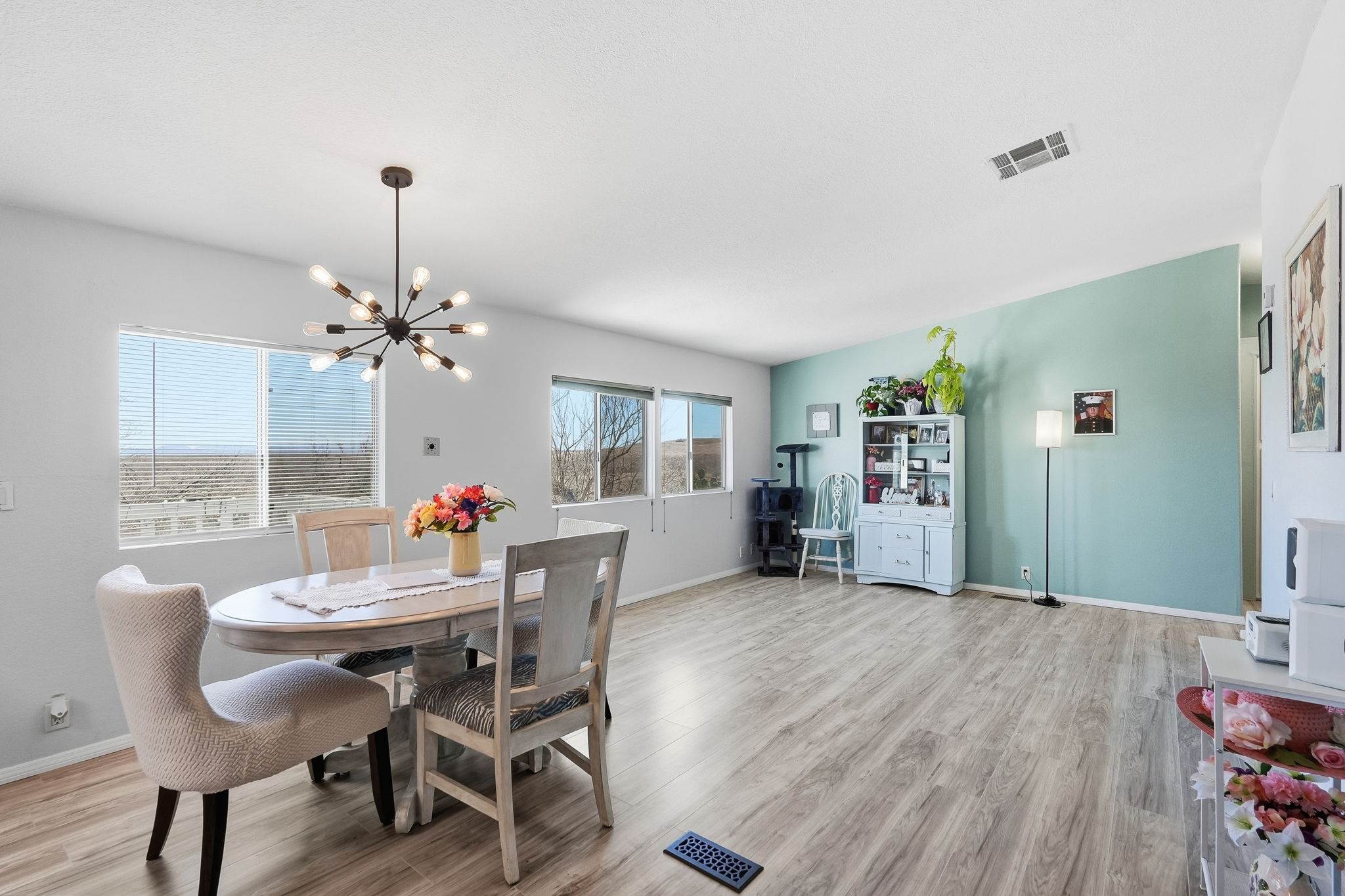 816 N Ridgeview Place, Huachuca City, AZ 85616