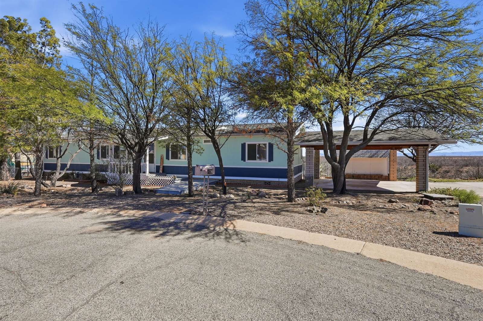 816 N Ridgeview Place, Huachuca City, AZ 85616