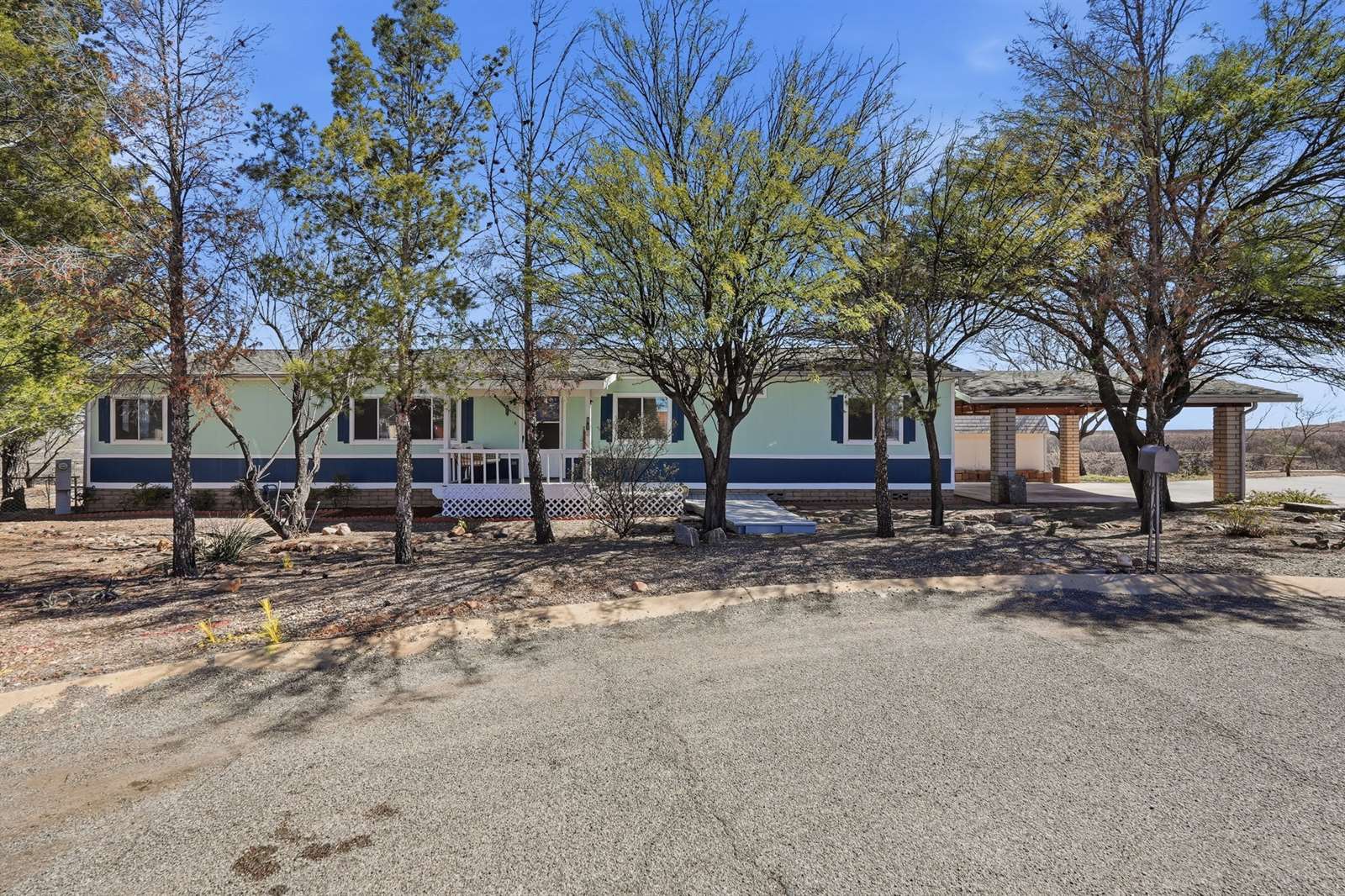 816 N Ridgeview Place, Huachuca City, AZ 85616