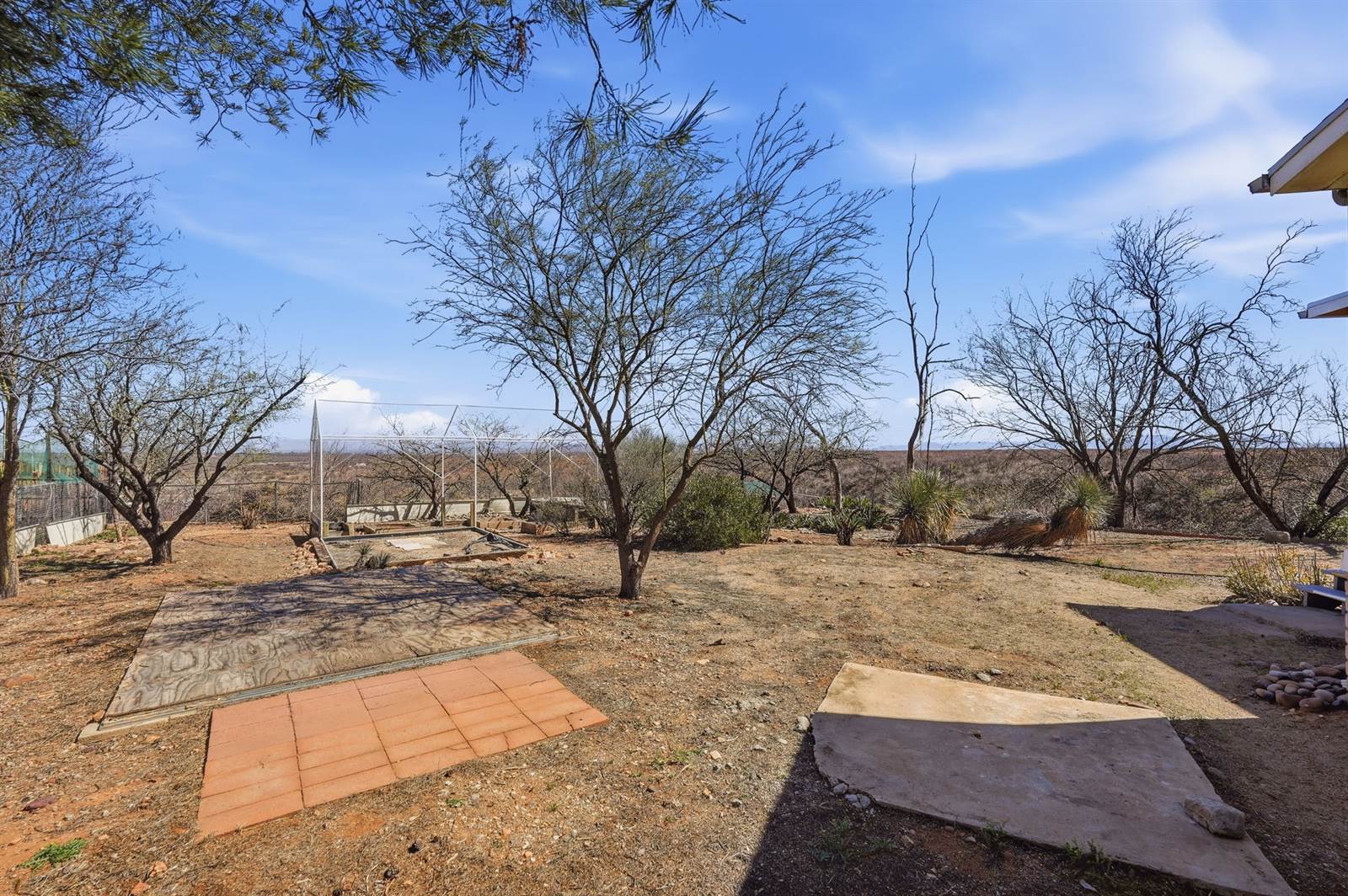 816 N Ridgeview Place, Huachuca City, AZ 85616