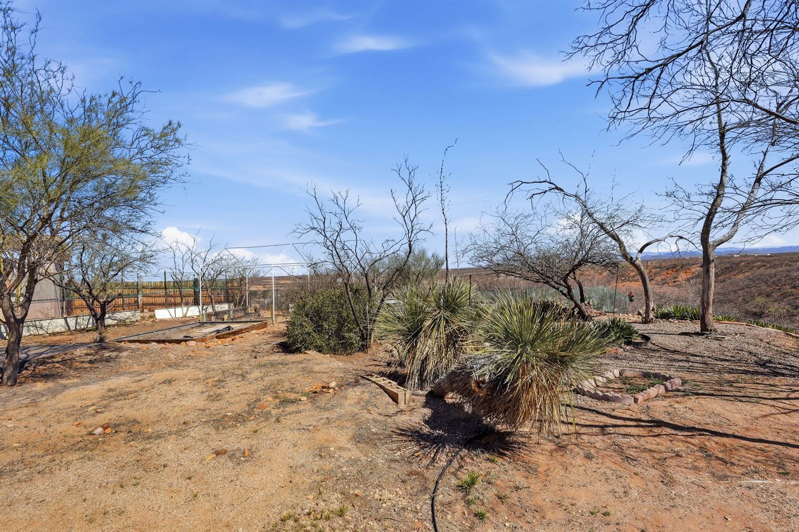 816 N Ridgeview Place, Huachuca City, AZ 85616