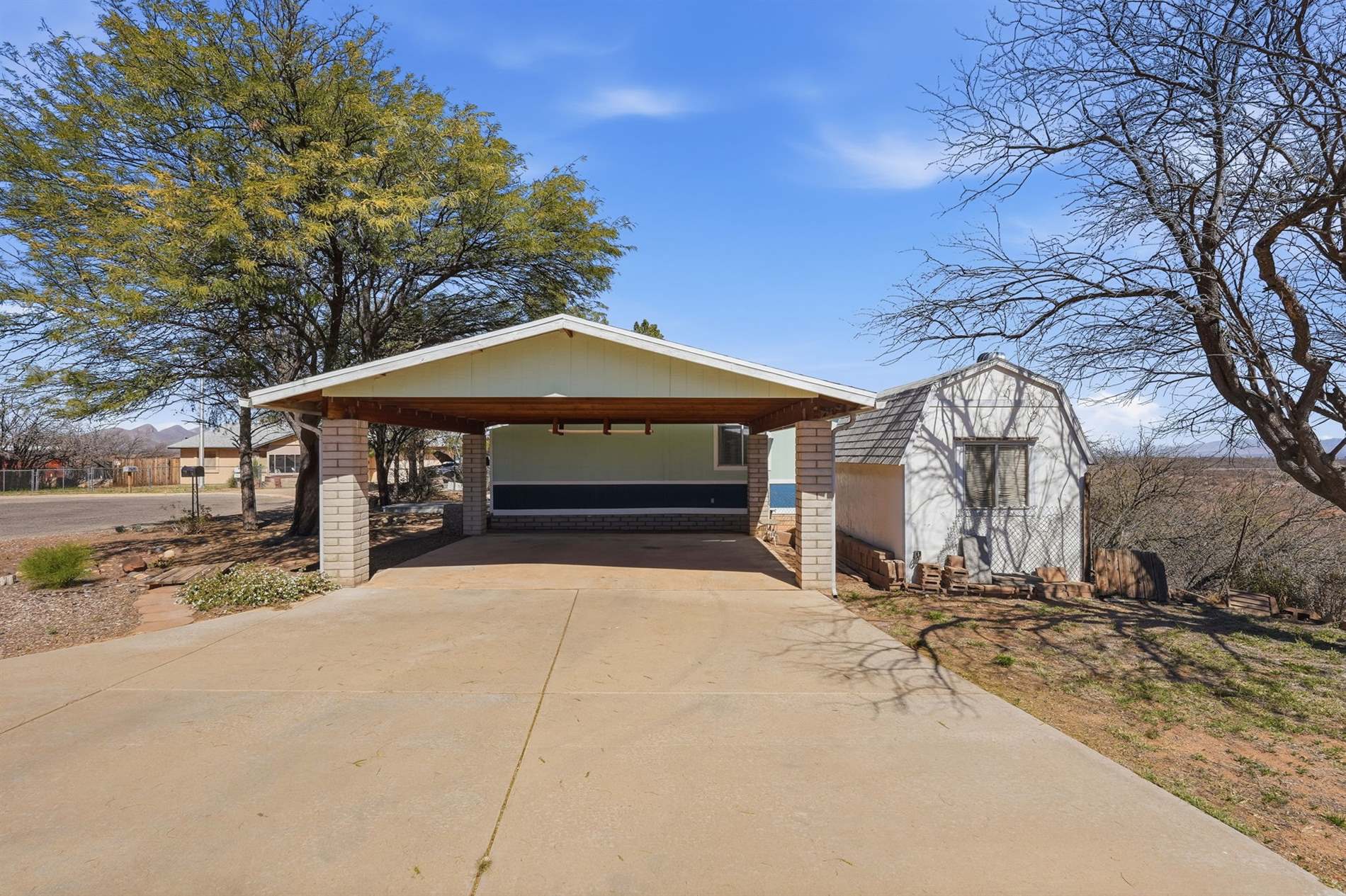 816 N Ridgeview Place, Huachuca City, AZ 85616