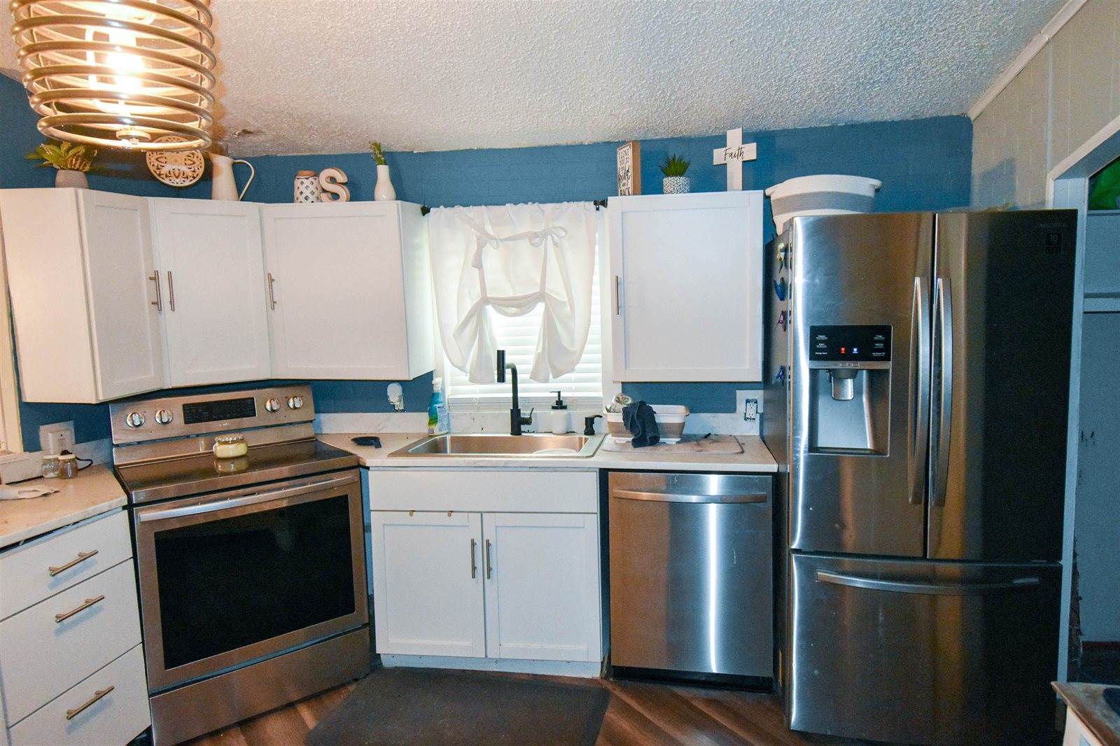 20190 Holly Hills Drive, LaRue, TX 75770