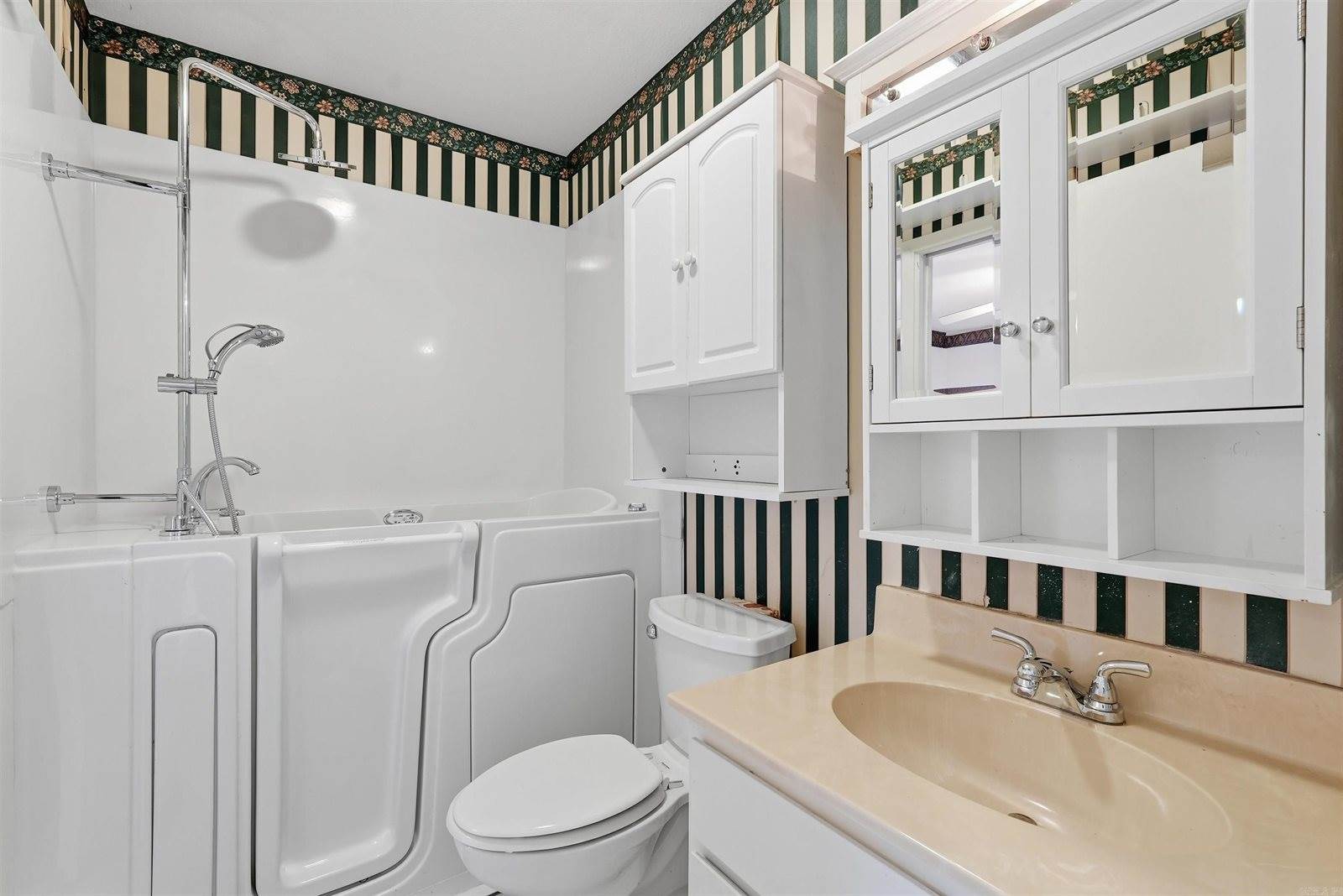 110 Fairway Ct, Hot Springs, AR 71913